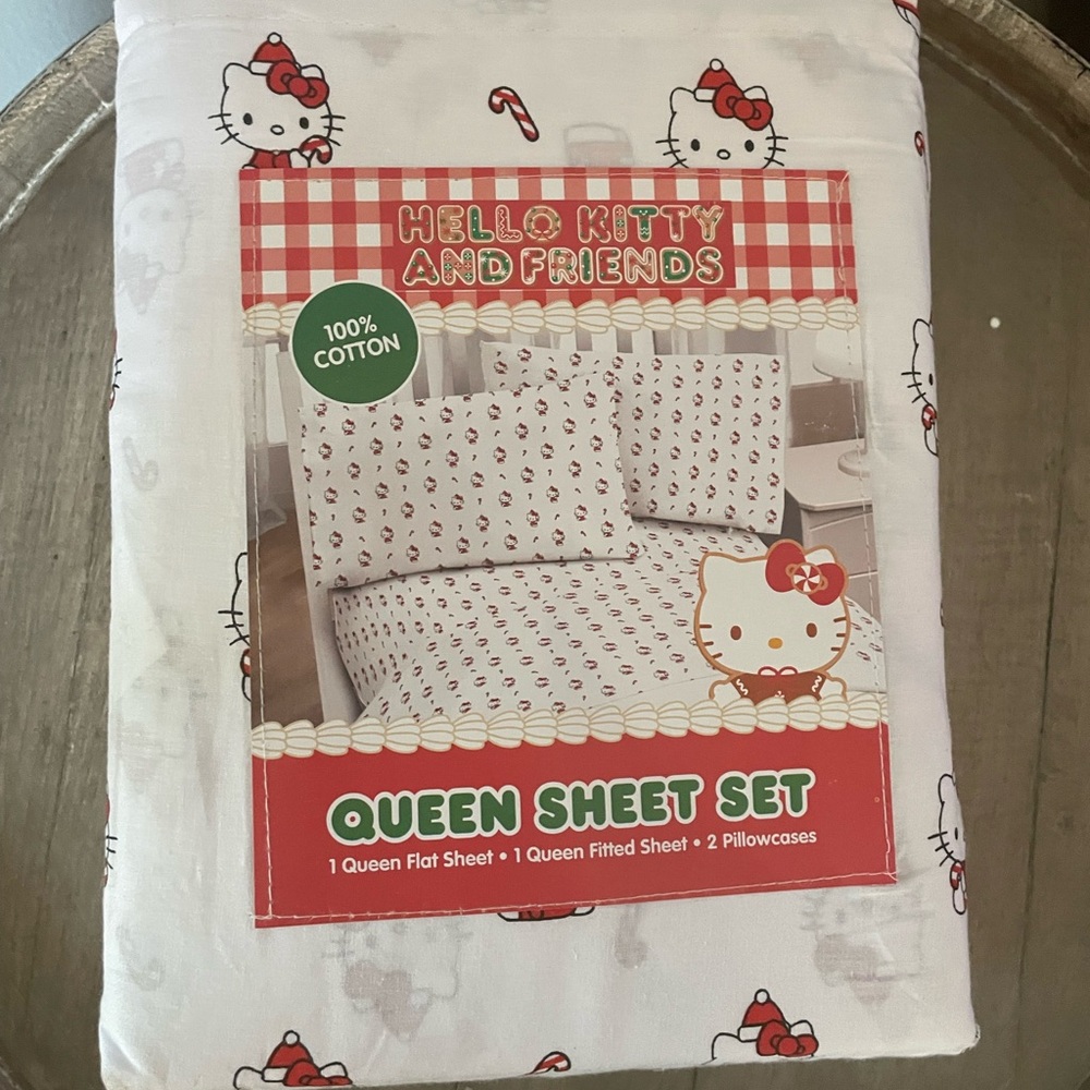 Hello Kitty White and Red Queen Sheets with Iconic Bow Design